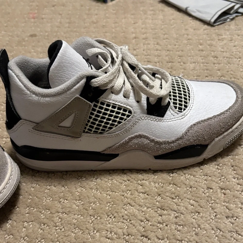 Air Jordon 4 Retro Mids - Picture 4 of 7